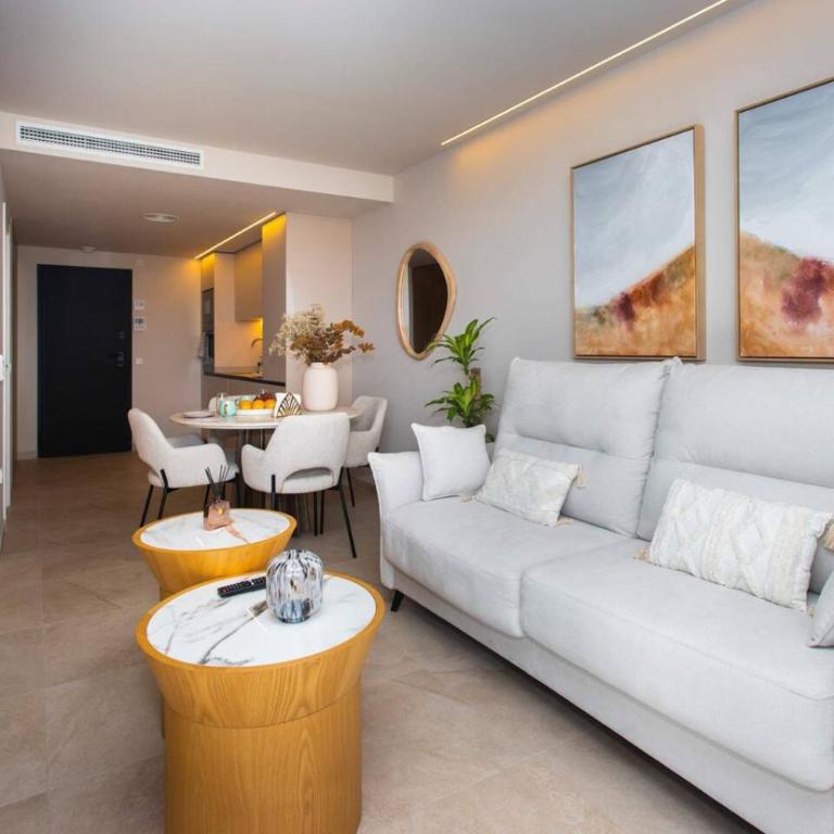 Luxury UCAM Studio, Desk and High Speed WiFi - Apartment with View and Balcony - 7