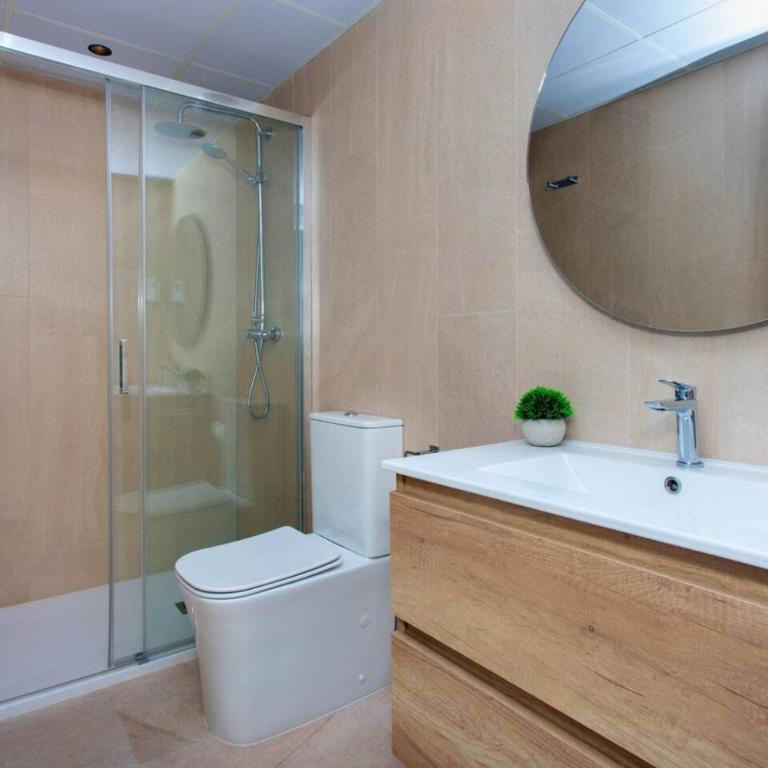 Luxury UCAM Studio, Desk and High Speed WiFi - Apartment with View and Balcony - 13