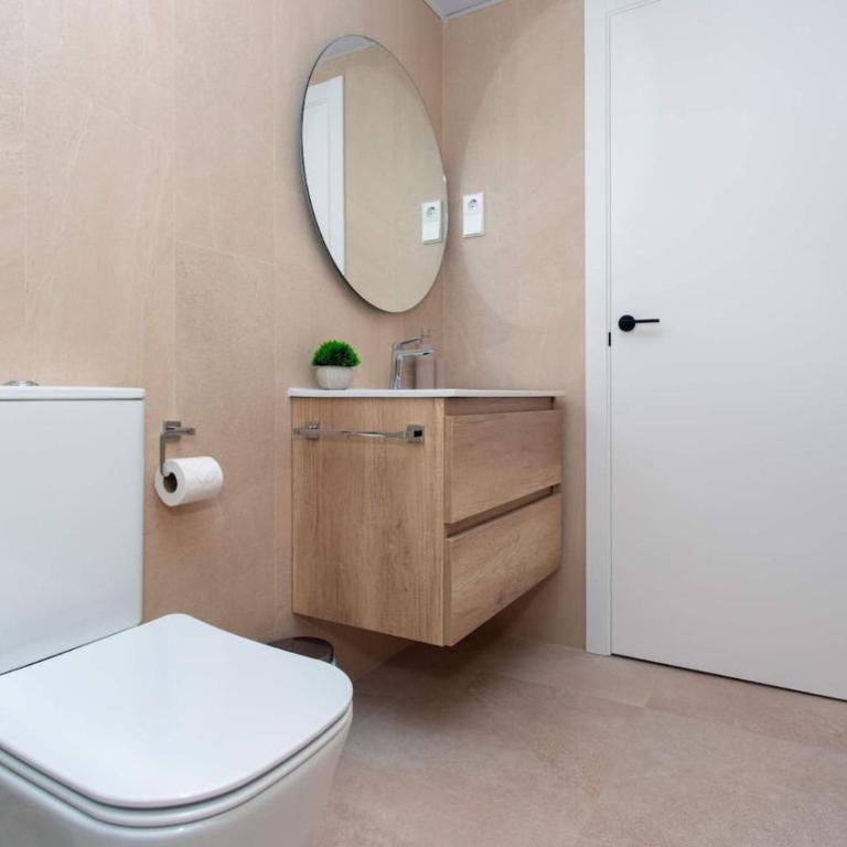 Luxury UCAM Studio, Desk and High Speed WiFi - Apartment with View and Balcony - 14