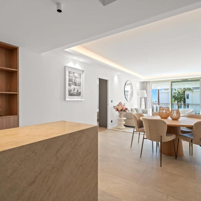 REF 2042 - Cannes Croisette - Apartment for rent - Apartment - 5
