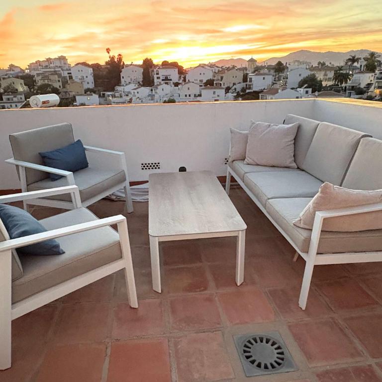 SHR011 Stylish Retreat near Burriana Beach - Apartment - 1