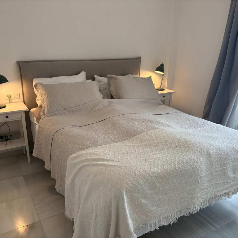 SHR011 Stylish Retreat near Burriana Beach - Apartment - 9