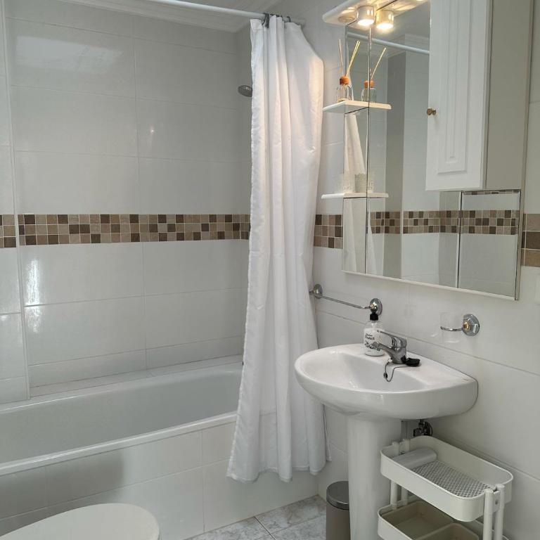 SHR011 Stylish Retreat near Burriana Beach - Apartment - 19