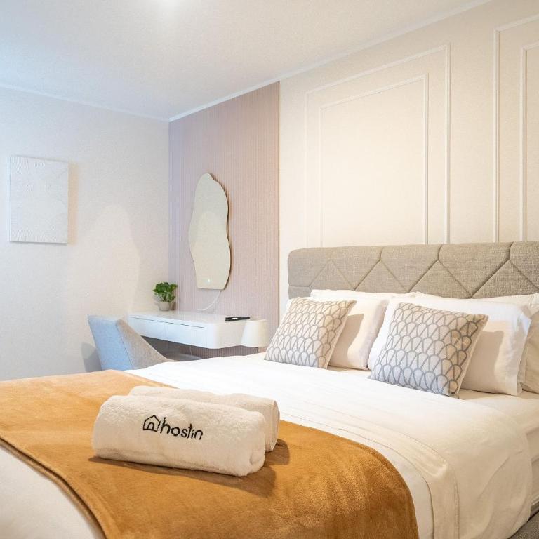 Modern Haven in Miraflores - Two-Bedroom Deluxe Apartment - 5