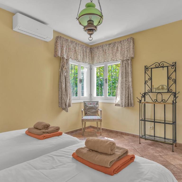 Villa Arin - Beachside Family Home by Finest Rentals - Villa Superior - 40