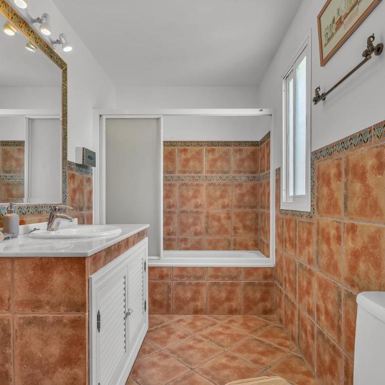 Villa Arin - Beachside Family Home by Finest Rentals - Villa Superior - 31