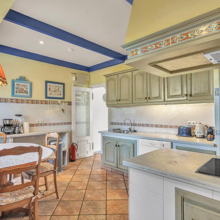 Villa Arin - Beachside Family Home by Finest Rentals - Villa Superior - 34
