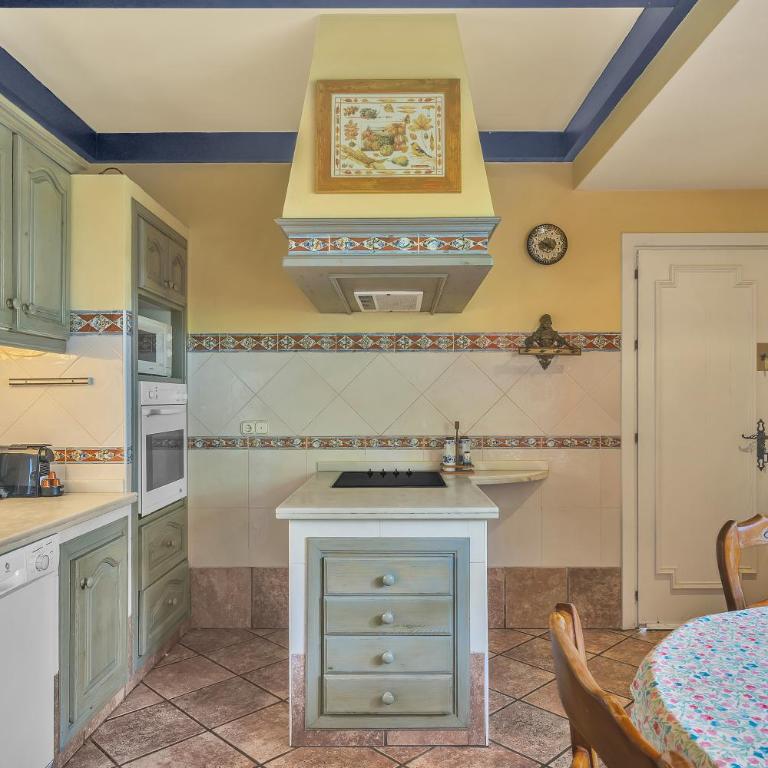 Villa Arin - Beachside Family Home by Finest Rentals - Villa Superior - 14