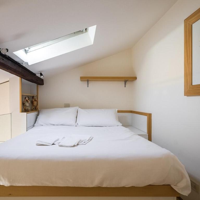 Porta Santo Stefano Apartment - Two-Bedroom Apartment - 9