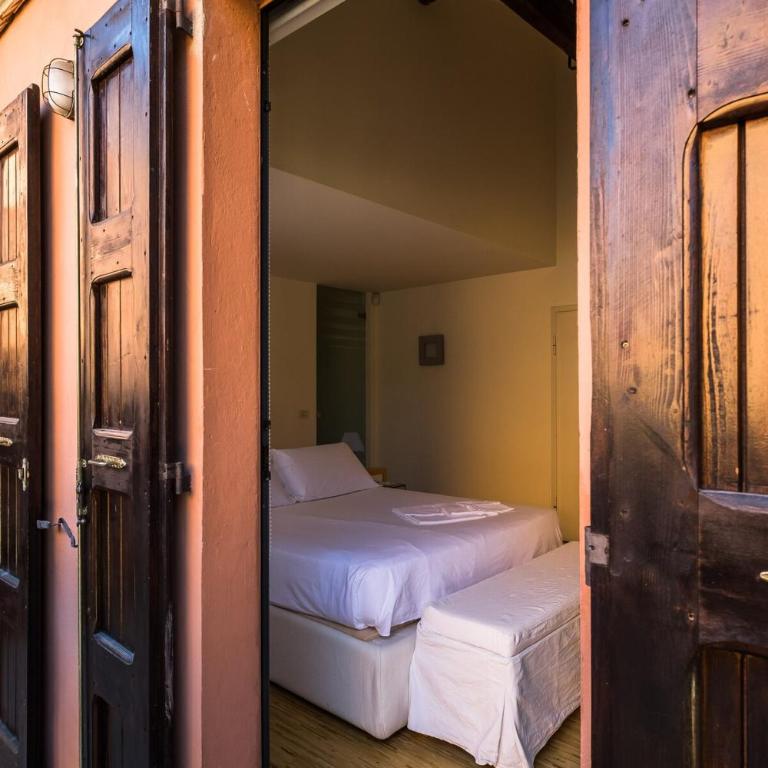 Porta Santo Stefano Apartment - Two-Bedroom Apartment - 10