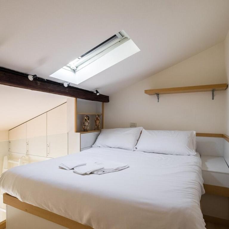 Porta Santo Stefano Apartment - Two-Bedroom Apartment - 33