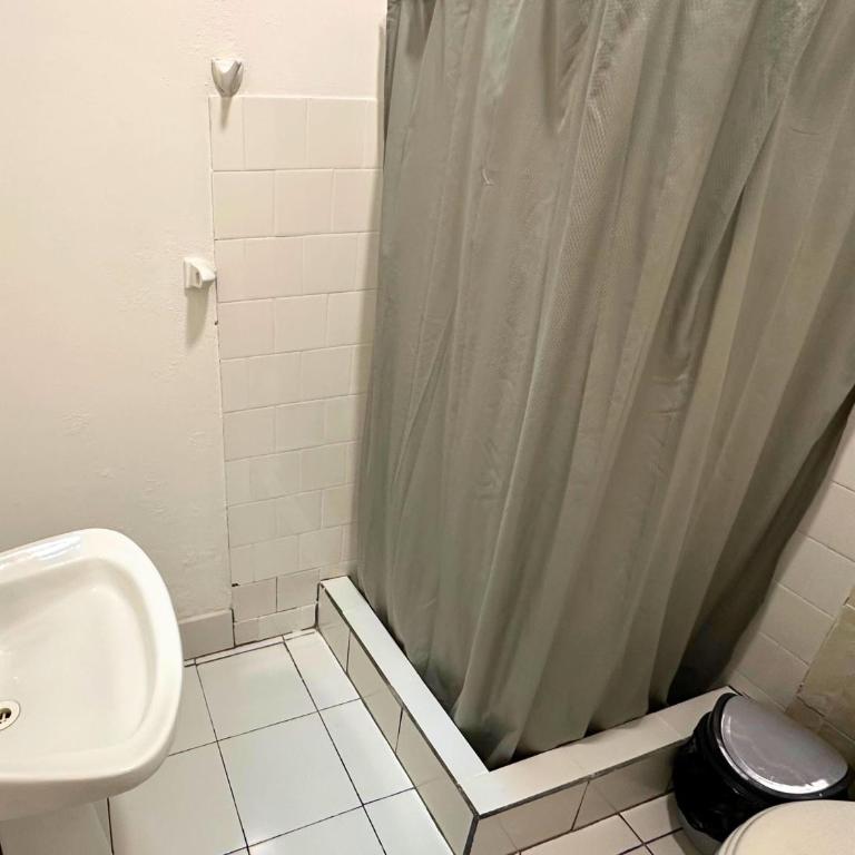 Silvestre Hostel - Double Room with Private Bathroom - 4