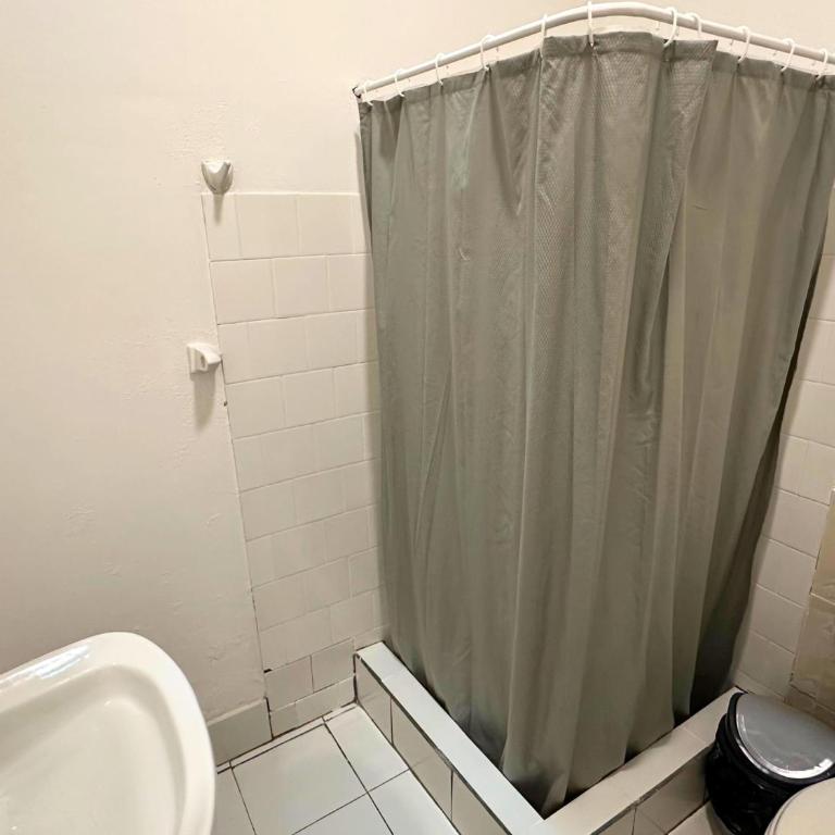 Silvestre Hostel - Double Room with Private Bathroom - 6