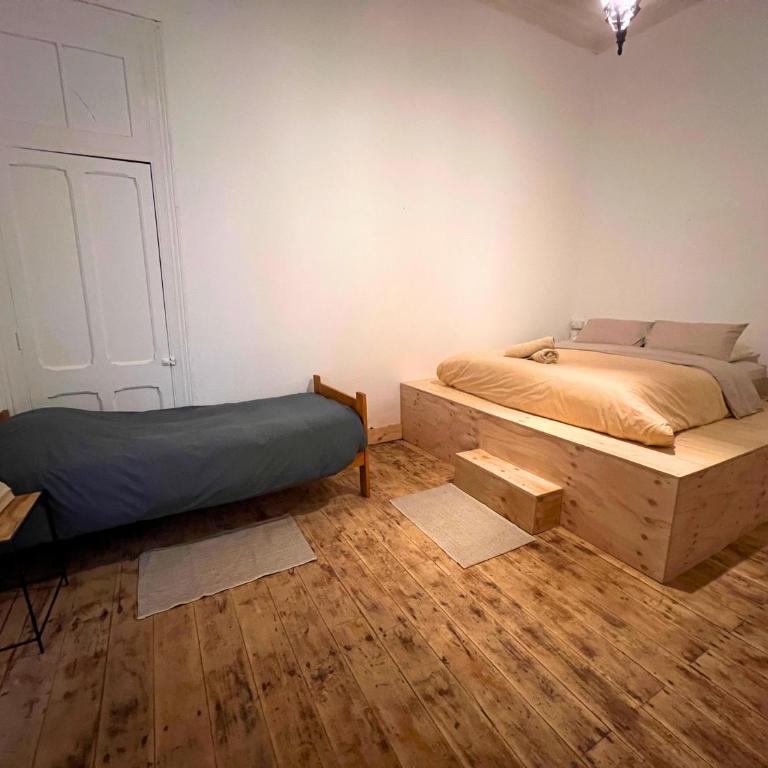Silvestre Hostel - Triple Room with Private Bathroom - 3