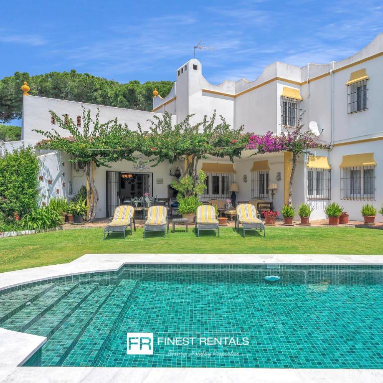 Villa Arin - Beachside Family Home by Finest Rentals - Villa Superior - 1