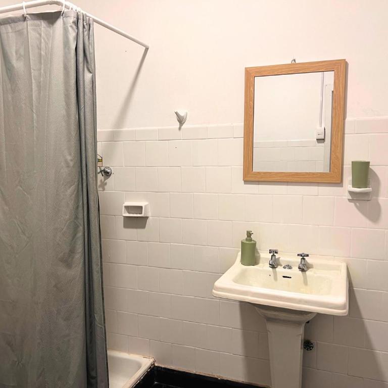 Silvestre Hostel - Triple Room with Private Bathroom - 8