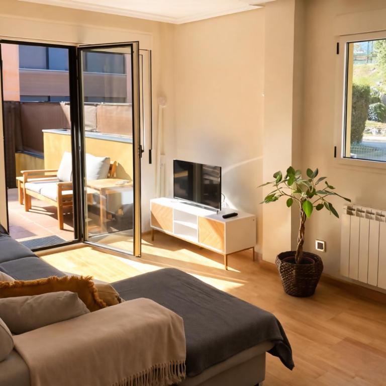Apto Llanes Bajo con terraza - Casa Juanín - Apartment - Ground Floor - 2