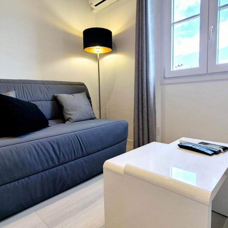 Charming one-bedroom flat on rue Hoche - Apartment - 16