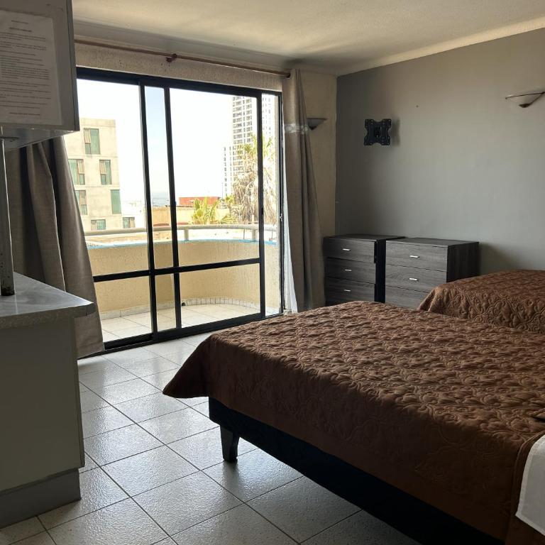 Hotel Capri - Standard Family Room - 1