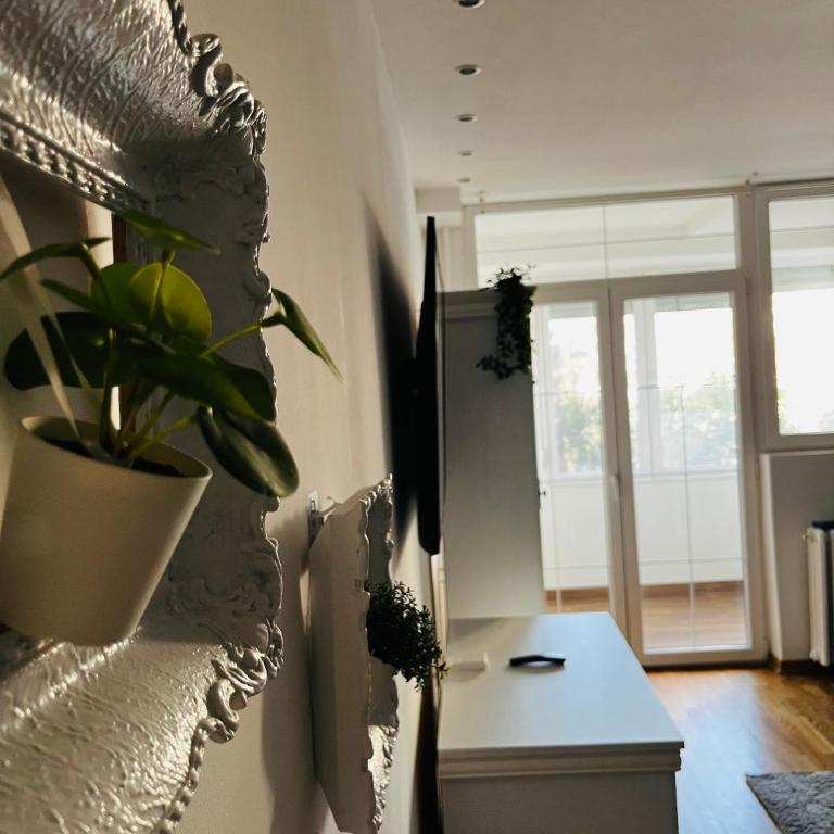 Costa apt 3 bedrooms Ideal for Groups Near Arena - Three-Bedroom Apartment - 7