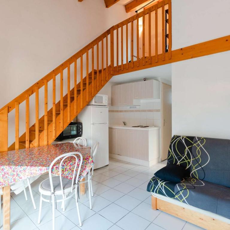 Pavillon climatisé 3 pièces avec mezzanine, terrasse, à 200m de la plage - 6 couchages - Villa 2 Chambres - 10