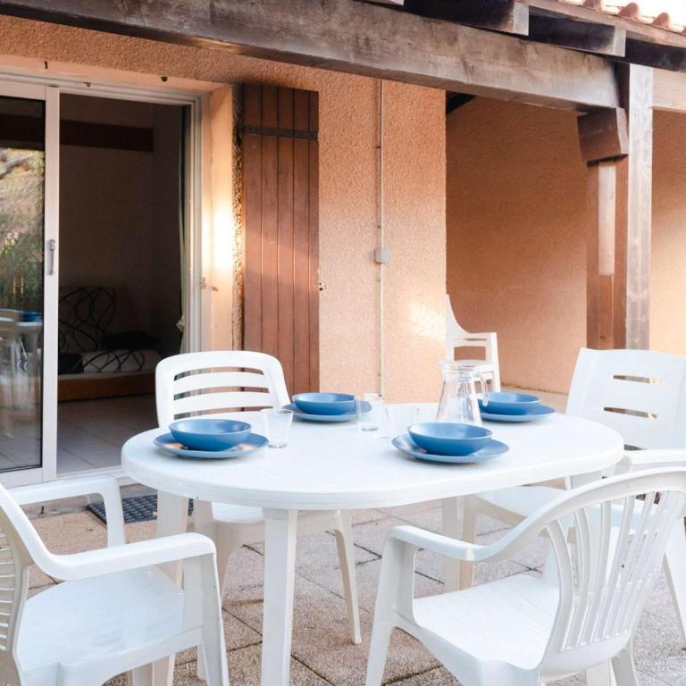 Pavillon climatisé 3 pièces avec mezzanine, terrasse, à 200m de la plage - 6 couchages - Villa 2 Chambres - 1