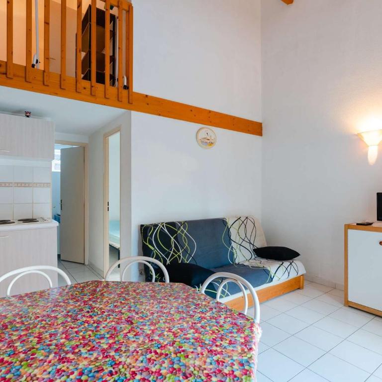 Pavillon climatisé 3 pièces avec mezzanine, terrasse, à 200m de la plage - 6 couchages - Villa 2 Chambres - 11