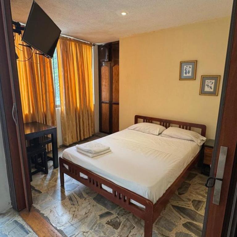 Hotel Montecarlo - Habitación Doble con baño privado - 3