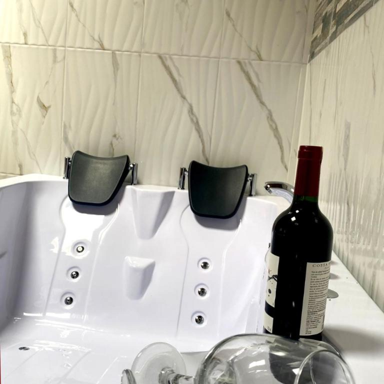 The Lookout Hideaway - Double Room with Spa Bath - 2