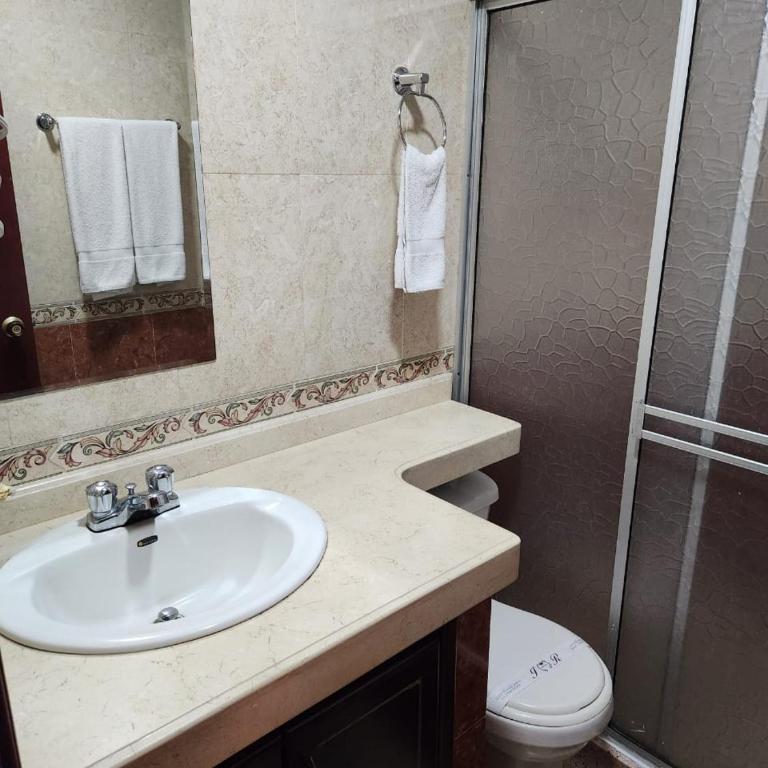 Hotel Imperio Real - Habitación Triple Económica - 2