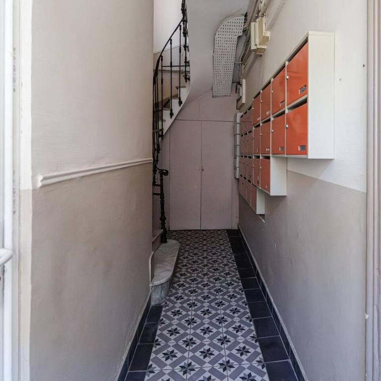 Studio Cosy Mezzanine 2-4p Carré d'Or - Appartement 1 Chambre - 24