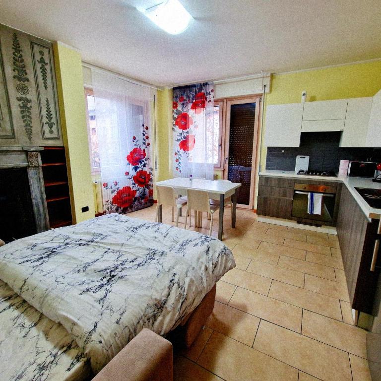 Zero Distance - 60 Steps to trains stations & Huge Terrace with Mountains View - One-Bedroom Apartment - 6