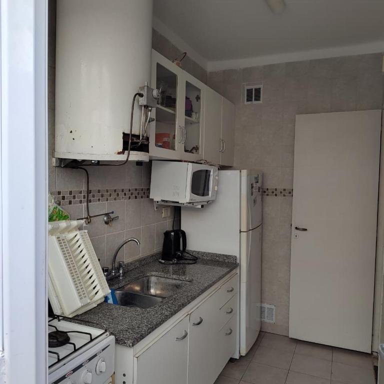 Depto ENTERO Amueblado a pasos del mar - Three-Bedroom Apartment - 10