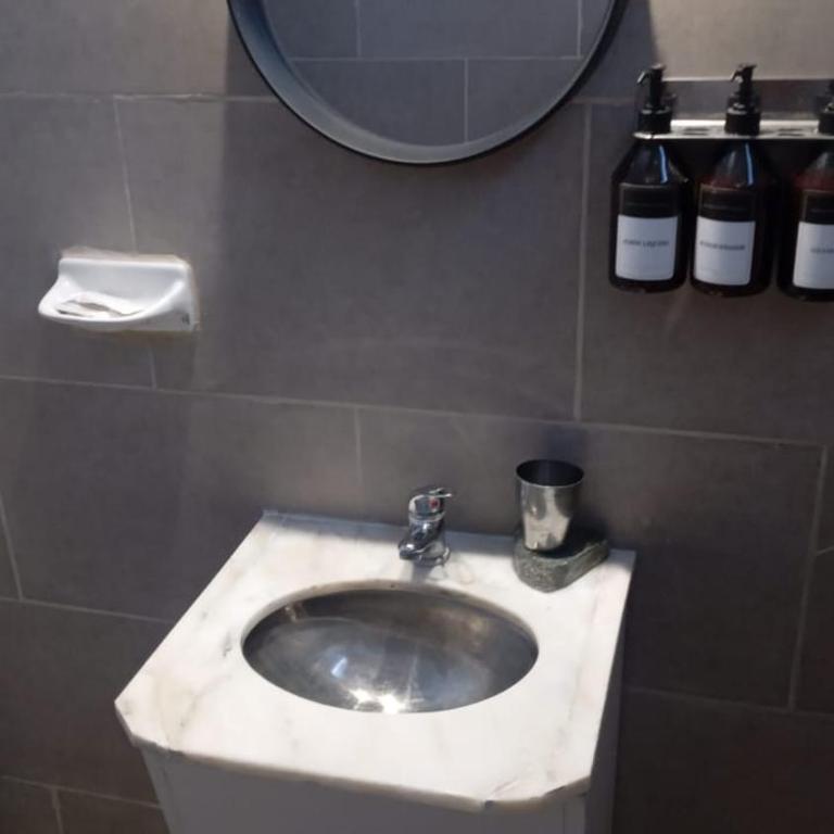 Alojamiento San Nicolas - Habitación Doble Superior - 1 cama extragrande o 2 individuales - 5