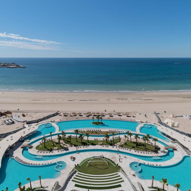 Refined Beach Escape Featuring Striking Beachfront Views - Ferienhaus - 26