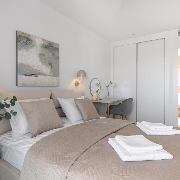Iconic Sea View - Two-Bedroom Apartment - 9