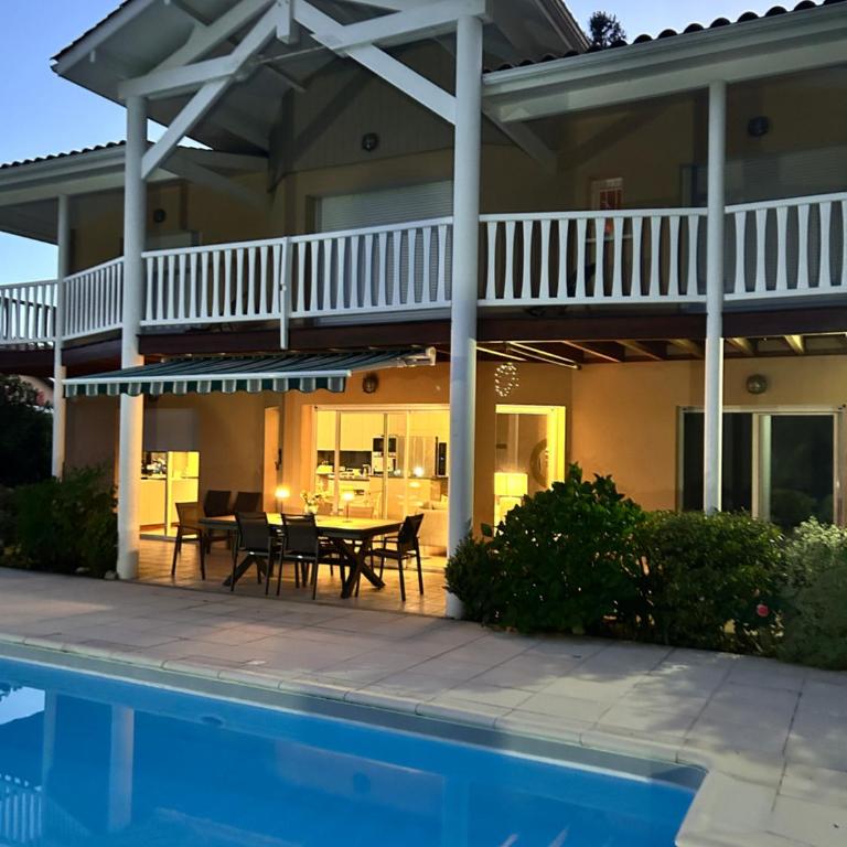 Villa Luxe piscine chauffée, 4 chambres, surplombant le golf entre océan & lac Plage à 5 min - Villa - 18