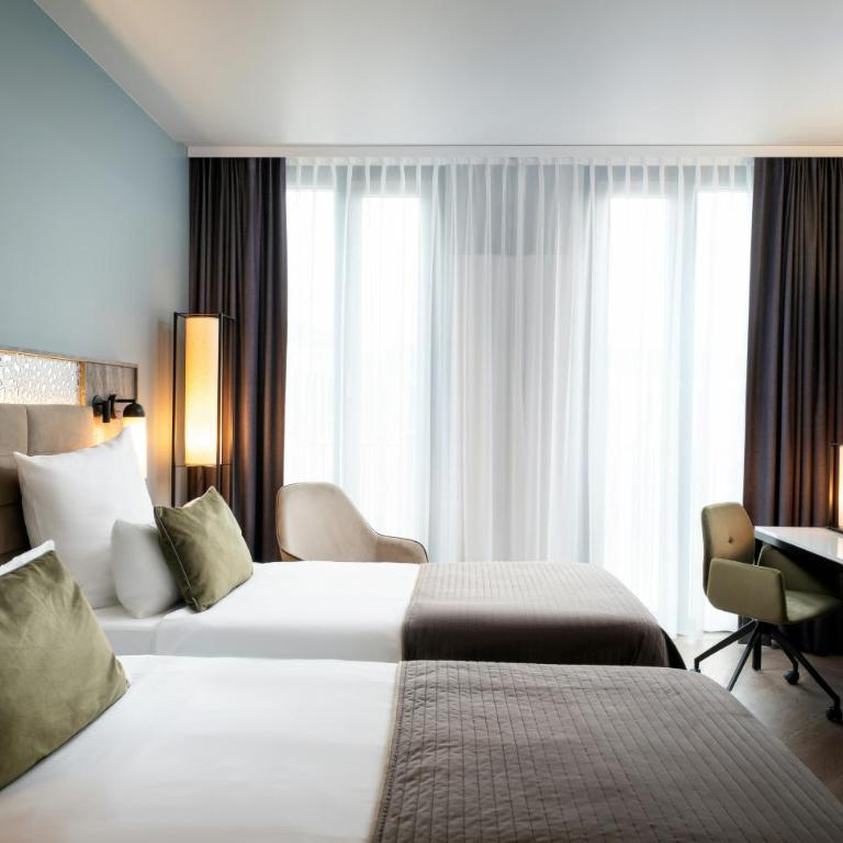 Leonardo Royal Hotel Munich - Comfort Dreibettzimmer - 5