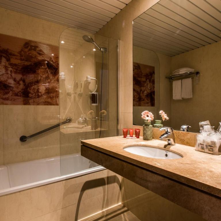 Leonardo Hotel Barcelona Gran Via - Comfort Double or Twin Room - 4
