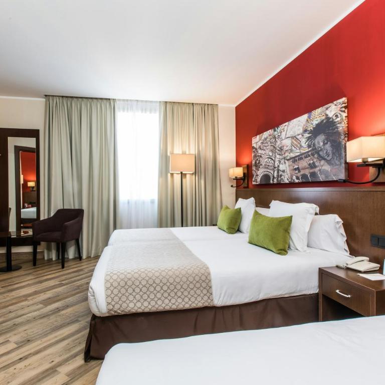 Leonardo Hotel Barcelona Gran Via - Superior Triple Room - 2