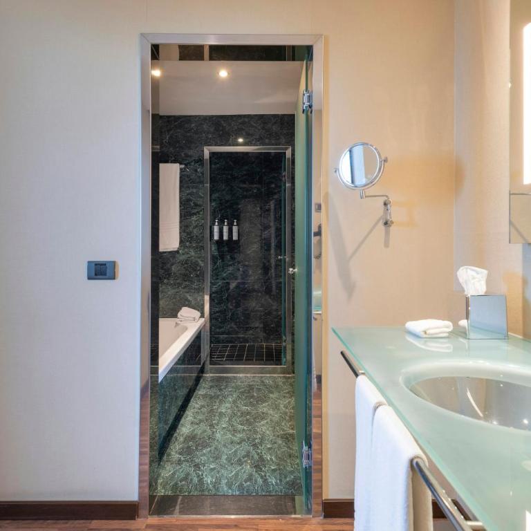 Leonardo Royal Hotel Barcelona Forum - Superior Double or Twin Room with City View - 5