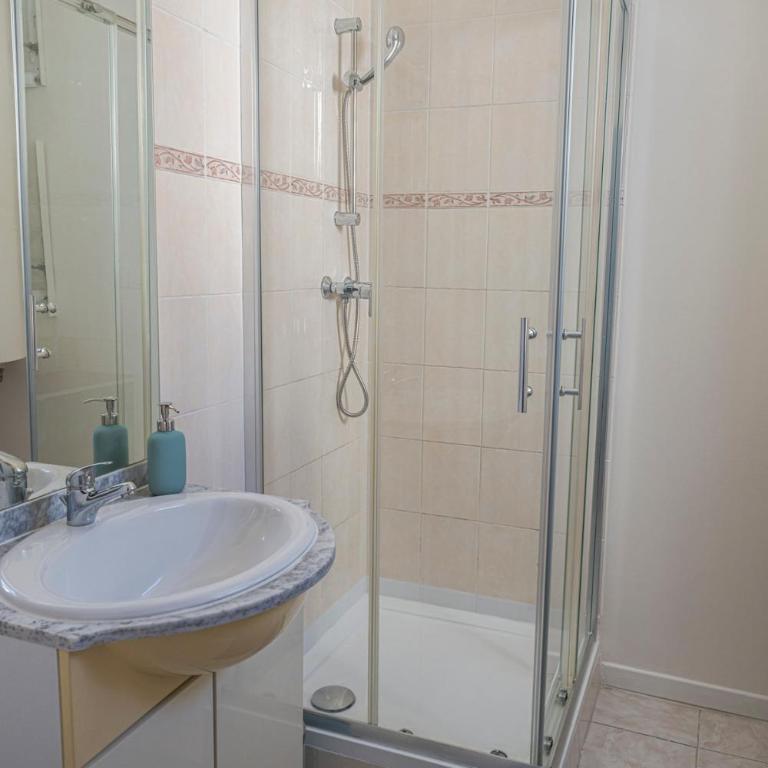 Centre ville, terrasse vue sur les toits, wifi & clim - Apartment mit 2 Schlafzimmern - 21