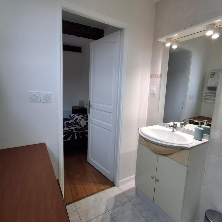 Centre ville, terrasse vue sur les toits, wifi & clim - Apartment mit 2 Schlafzimmern - 34