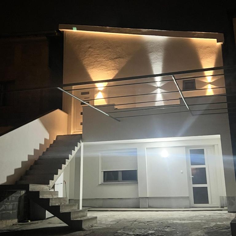 Millie Apartment - Cozy Stay with Parking - Two-Bedroom Apartment - 23