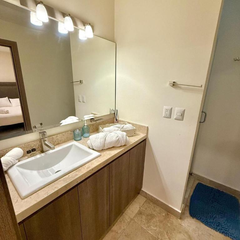 Central 102 Malecón - Three-Bedroom Apartment - 15