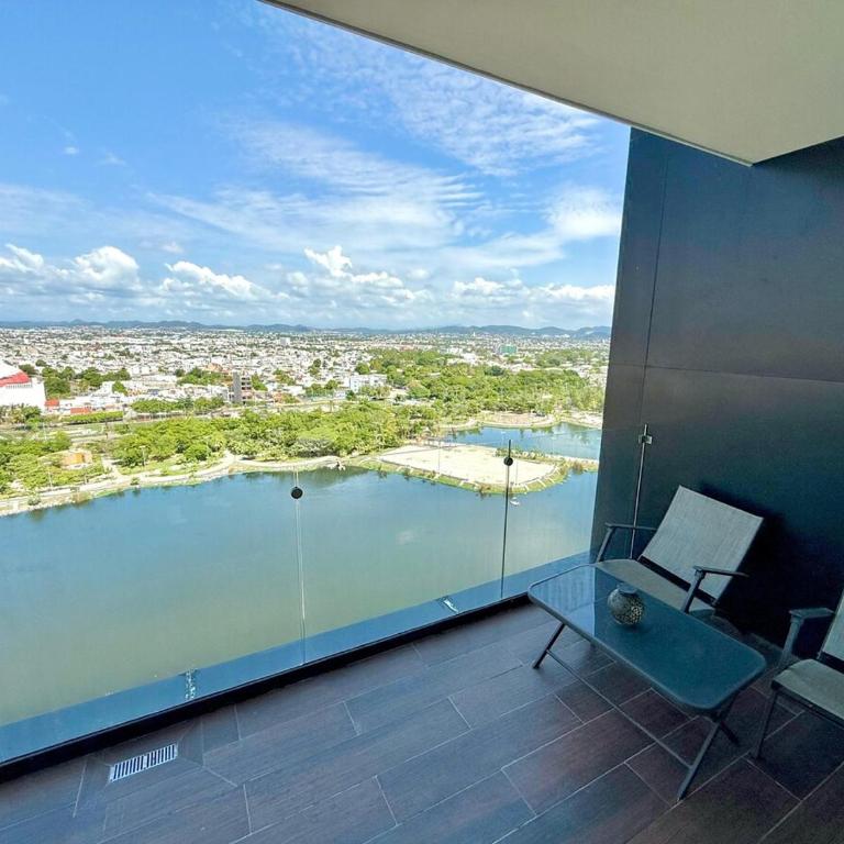 Central 102 Malecón - Three-Bedroom Apartment - 4