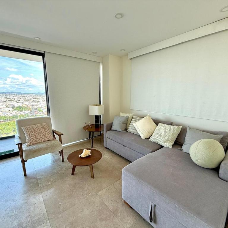 Central 102 Malecón - Three-Bedroom Apartment - 1