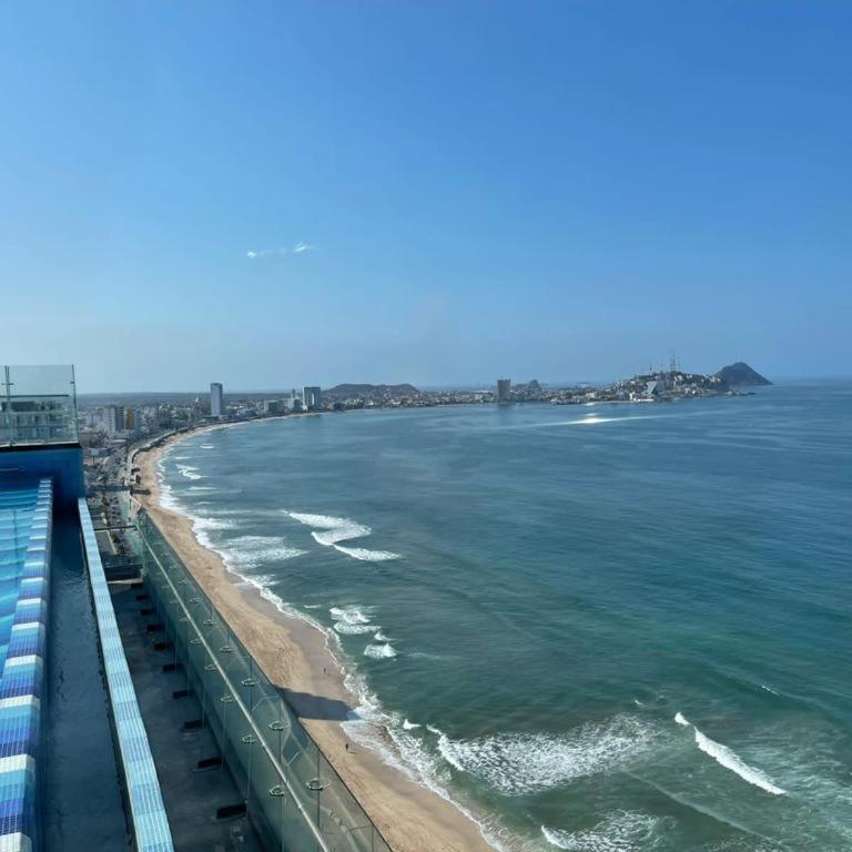 Central 102 Malecón - Three-Bedroom Apartment - 31
