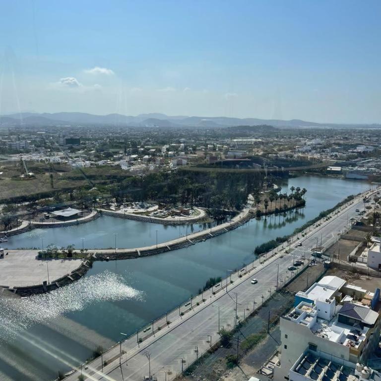 Central 102 Malecón - Three-Bedroom Apartment - 29