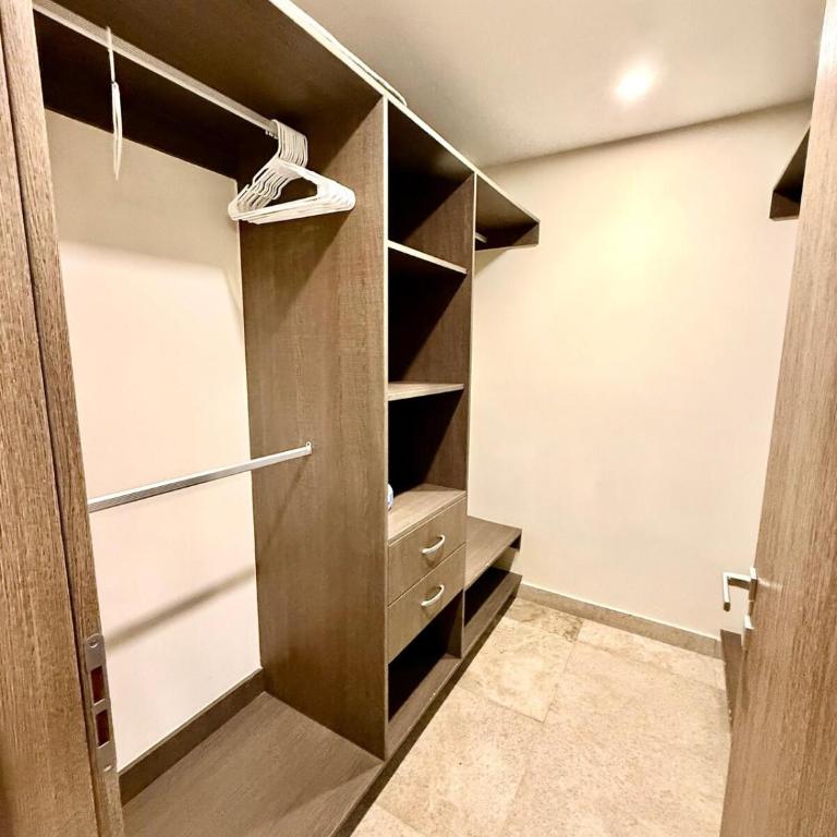 Central 102 Malecón - Three-Bedroom Apartment - 17